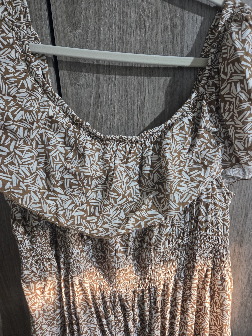 Old Navy Brown Leaf-Print Maxi Dress - Picture 9 of 9